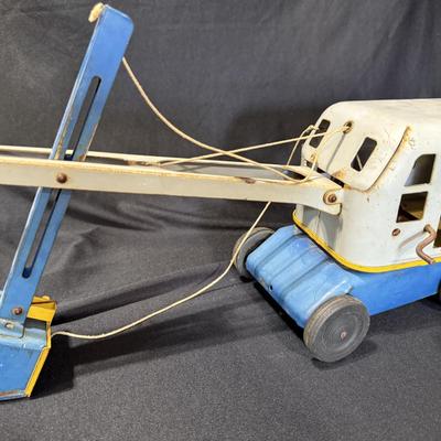 Vintage Wyandotte Metal Toy Crane