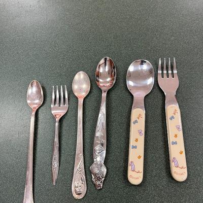 Assortment of Children's Dinnerware (K)