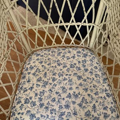 1930 Vintage White Wicker Chair