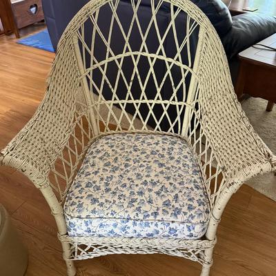 1930 Vintage White Wicker Chair