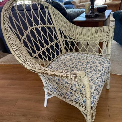 1930 Vintage White Wicker Chair