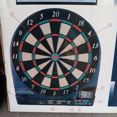ELECTRONIC DARTBOARD AND A CAT CAP