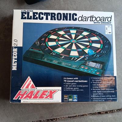 ELECTRONIC DARTBOARD AND A CAT CAP