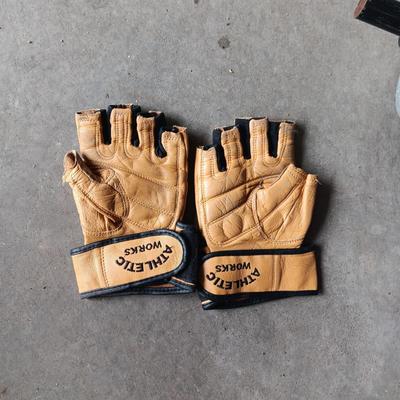 HAND WEIGHTS AND ATHLETIC WORKS LEATHER GLOVES