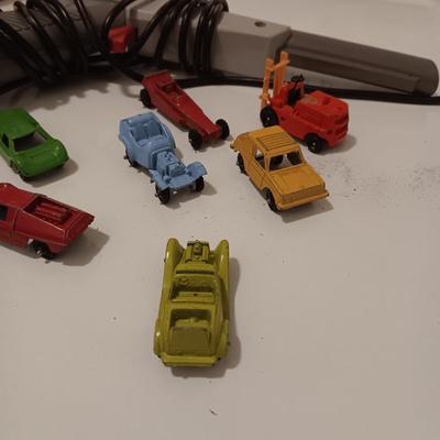 1985 NINTENDO ZAPPER AND VINTAGE METAL TOY CARS