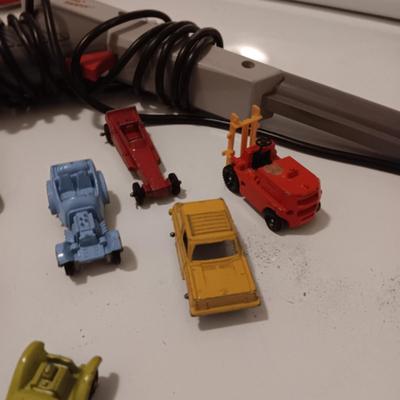 1985 NINTENDO ZAPPER AND VINTAGE METAL TOY CARS