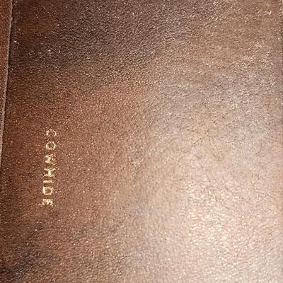 2 NEW WALLETS, 2 TIE TACKS, SHOE HORNS AND PEN/PENCIL SET