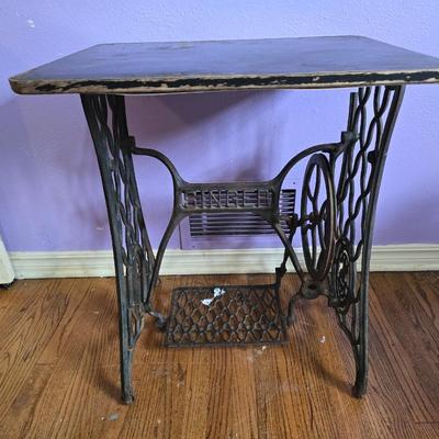 Singer table