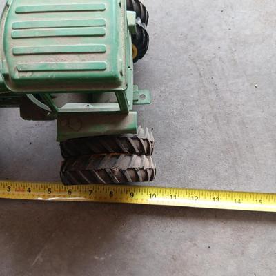 ERTL JOHN DEERE TOY TRACTOR