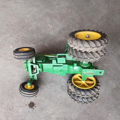ERTL JOHN DEERE TOY TRACTOR