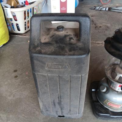 COLEMAN KEROSENE LANTERN AND A 3 PERSON TENT