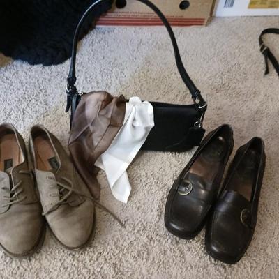LADIES SHOES (7 1/2), SCARVES AND PURSE
