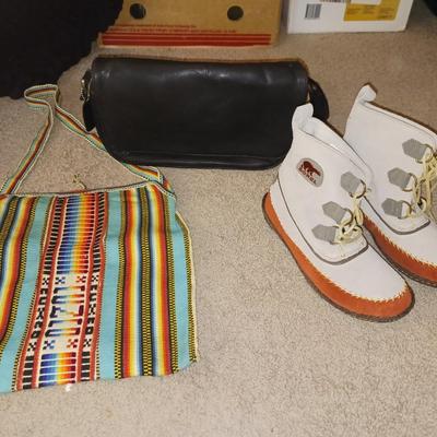 SOREL BOOTS (7), CLOTH TOTE AND PURSE