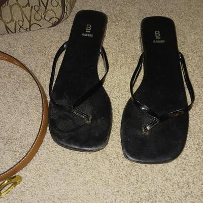 NEW YORK & CO PURSE, LEATHER BELT & 2 PAIRS OF SHOES (7)