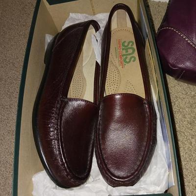 NEW BASS LEATHER PURSE, SAS AND CLASSIQUE SHOES (7)