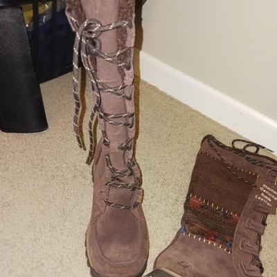 SKECHERS BOOTS (7), SCARF & CLOTH PURSE