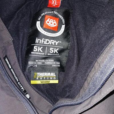 BURTON SKI JACKET (L) AND 686 SKI PANTS (XL)