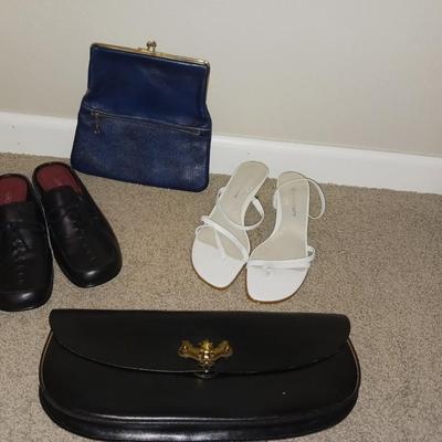 LEATHER PURSE BY NUESTETERS, 2 PAIRS OF SHOES (7) AND ANOTHER PURSE
