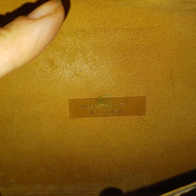 LEATHER PURSE BY NUESTETERS, 2 PAIRS OF SHOES (7) AND ANOTHER PURSE