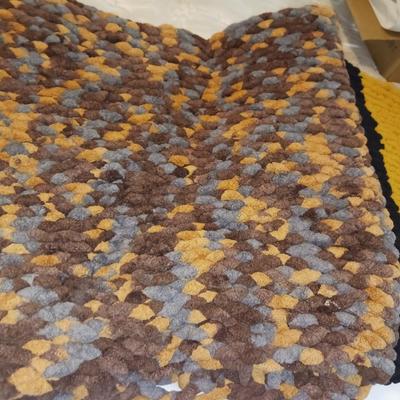 2 KNIT THROW BLANKETS