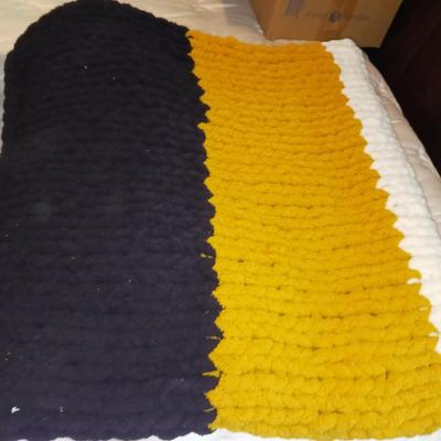 2 KNIT THROW BLANKETS