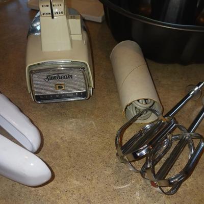 SMALL KITCHEN APPLIANCES AND OTHER ITEMS