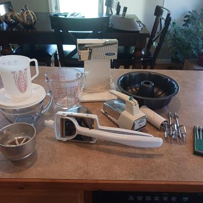 SMALL KITCHEN APPLIANCES AND OTHER ITEMS