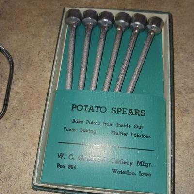SMALL KITCHEN APPLIANCES AND OTHER ITEMS