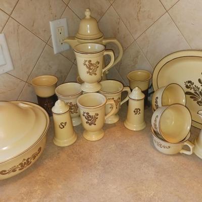 HUGE SET OF PFALTZGRAFF DINNERWARE