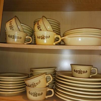 HUGE SET OF PFALTZGRAFF DINNERWARE