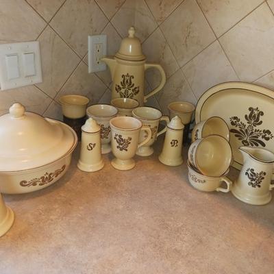 HUGE SET OF PFALTZGRAFF DINNERWARE