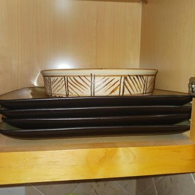 4 DINNER PLATES, SERVING BOWL, COFFEE MUGS AND GLASSES