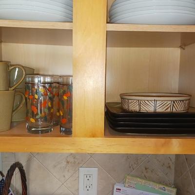 4 DINNER PLATES, SERVING BOWL, COFFEE MUGS AND GLASSES