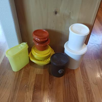TUPPERWARE FOOD STORAGE CONTAINERS