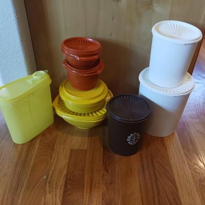 TUPPERWARE FOOD STORAGE CONTAINERS