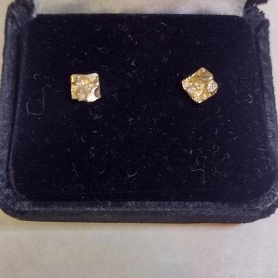 14K Yellow Gold Nugget Design Post Earrings 0.9 grams (#3)