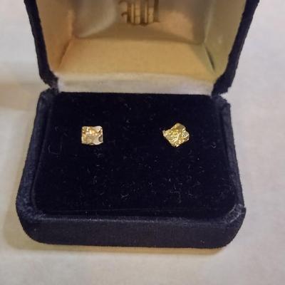 14K Yellow Gold Nugget Design Post Earrings 0.9 grams (#3)