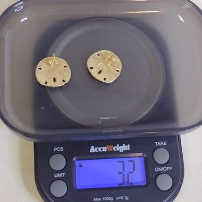 14K Yellow Gold Sand Dollar Design Post Earrings 3.2 grams (#4)