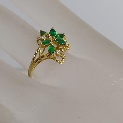 14K Yellow Gold Diamond and Emerald Flower Petal Shaped Ring Size 7.5 Total Weight 2.9 grams (#14)