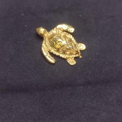 14K Yellow Gold Sea Turtle Pendant Total Weight 4.6 grams (#23)