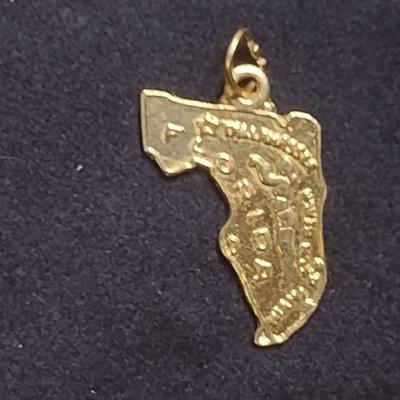 14K Yellow Gold Nassau Island Design Pendant Total Weight 1.3 grams (#25)