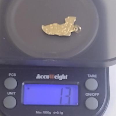 14K Yellow Gold Nassau Island Design Pendant Total Weight 1.3 grams (#25)