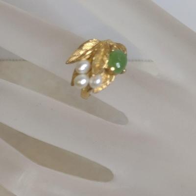 10K Yellow Gold Pearl and Jade Designer Ring Size 5 Total Weight 5.6 grams (#27)