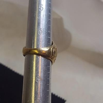 10K Yellow Gold Insignia Ring Size 7 Total Weight 13.4 grams (#28)