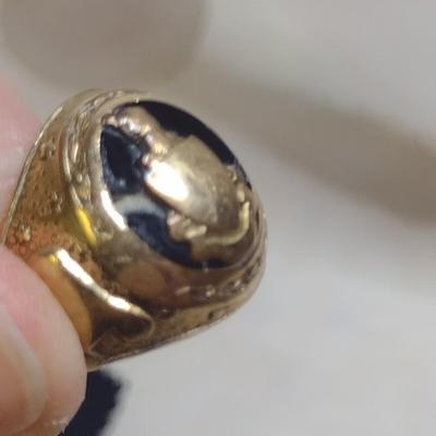 10K Yellow Gold Insignia Ring Size 7 Total Weight 13.4 grams (#28)