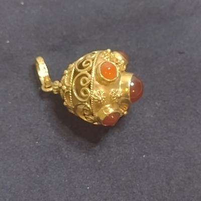 18K Yellow Gold Round Cabochons Charm Pendant Total Weight 7.6 grams (#32)