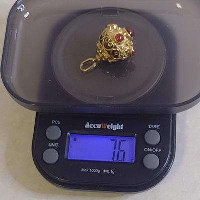 18K Yellow Gold Round Cabochons Charm Pendant Total Weight 7.6 grams (#32)