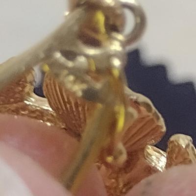 14K Yellow Gold Starfish and Sand Dollar Cross Charm Pendant Total Weight 7.7 grams (#34)