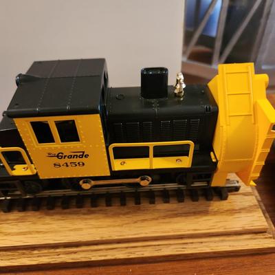 Rio Grande 8459 Rotary Snow Plow, NYC 4-6-4 Hudson Steam #773 New York Central Tender in Glass Show Case