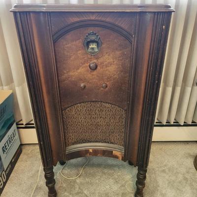 Antique Philco Cabinet Tube Radio Working